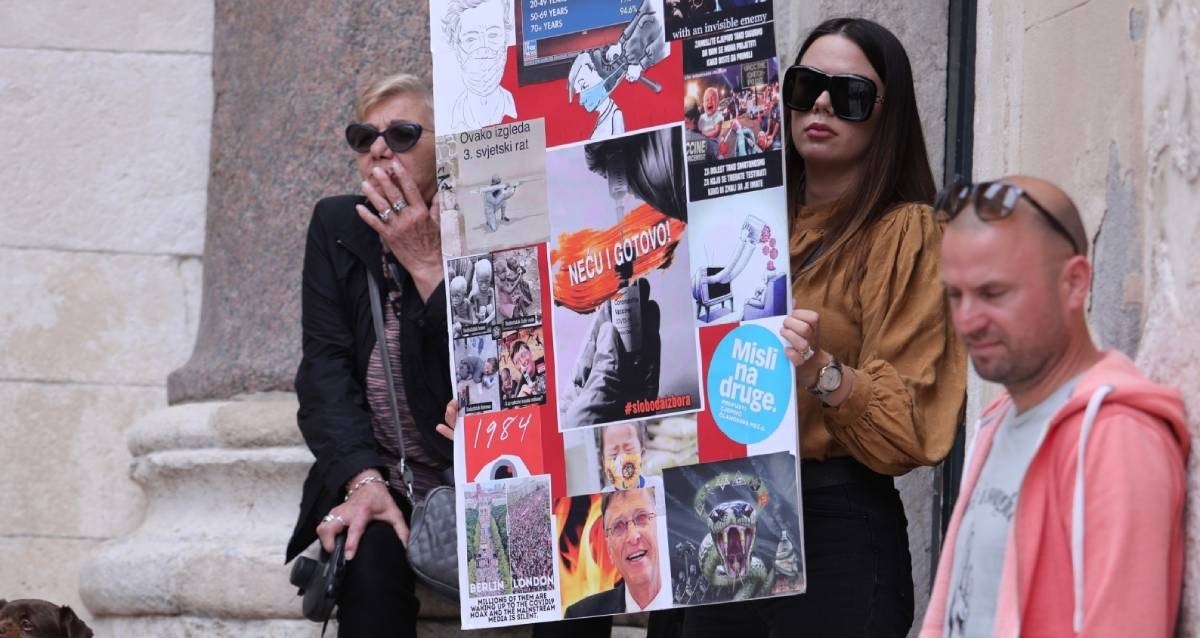 FOTO U Splitu prosvjed protiv Stožera: "Nema opravdanja za ovo nasilje"