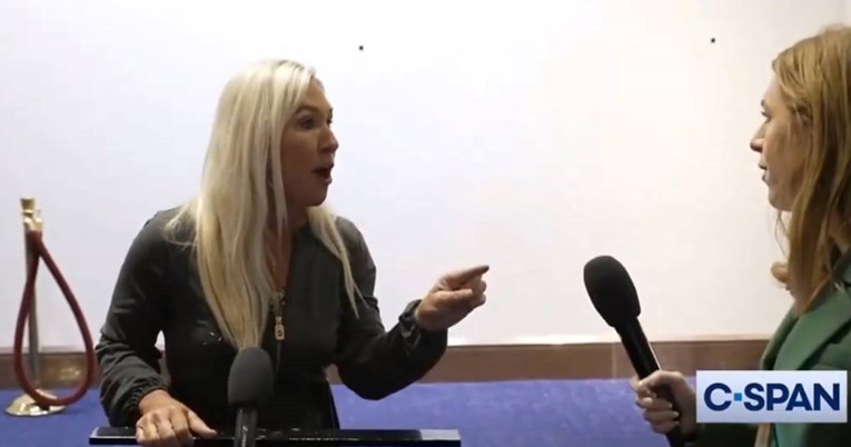 MAGA zastupnica podivljala na novinarku: Otkud ste? Boli nas ku*ac za vaše mišljenje