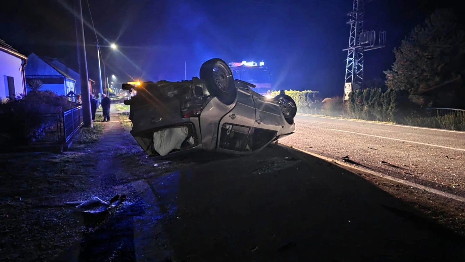 Sudarila se dva auta kod Garešnice, jedan završio na krovu. Dvoje ozlijeđenih