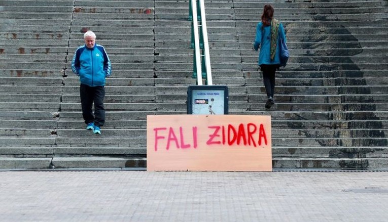 U centru Zagreba jutros osvanule neočekivane poruke, ne zna se tko ih je postavio