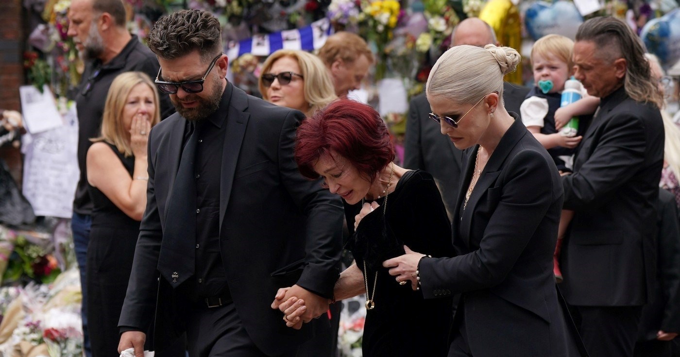 Shrvana obitelj i tisuće fanova se oprostili od Ozzyja u njegovom rodnom gradu