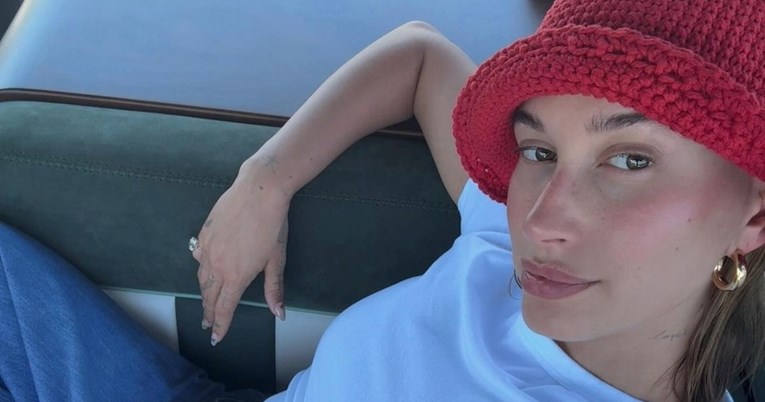 Ovo je najveći ljetni beauty trend, prema Hailey Bieber