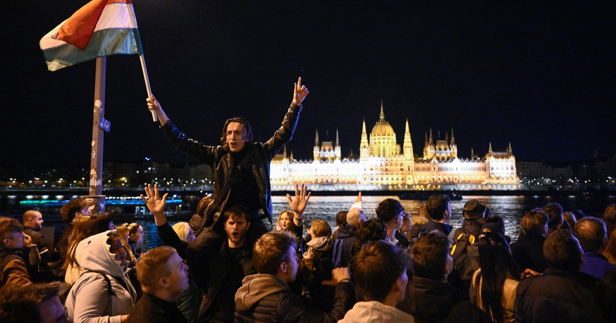 Vatromet i slavlje u Budimpešti nakon Orbanova poraza. Pogledajte snimke
