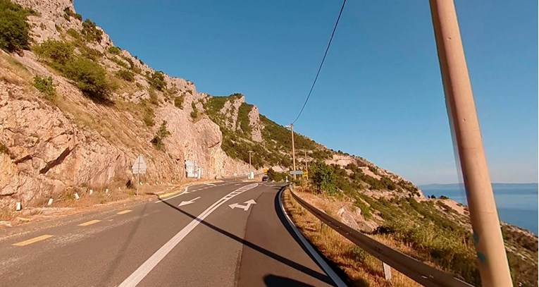 Prometna kod Omiša, helikopter prevozio ozlijeđene. Zatvorena cesta