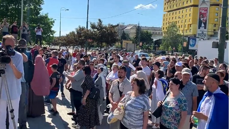Prosvjedi u BiH zbog poskupljenja: "Hoću da mlijeko bude jednu konvertibilnu marku"