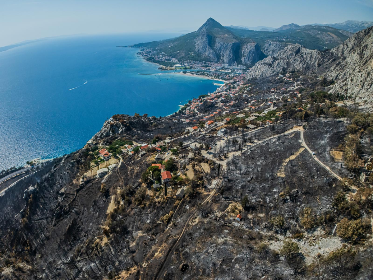 Omiš gorio prije mjesec dana, troje mrtvih. Na ključna pitanja i dalje nema odgovora