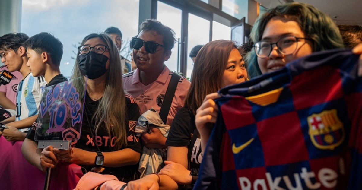 Nevjerojatne scene u Hong Kongu. 40.000 ljudi na treningu Messija i ekipe