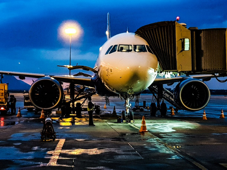 Američke aviokompanije će dizati cijene i nakon pojeftinjenja goriva. "Čista pohlepa"