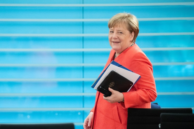 Merkel: Postignut je jako ograničen napredak u pregovorima EU i Londona