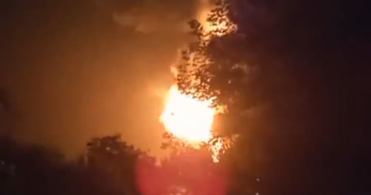 VIDEO U Ukrajini granatirano separatističko skladište nafte, izbio velik požar