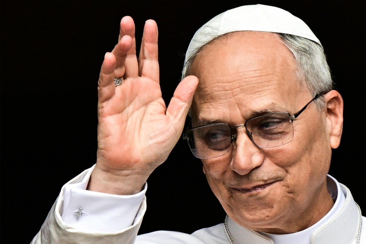 Tisuće vjernika i turista slušale prvi Angelus pape Lava u Castel Gandolfu