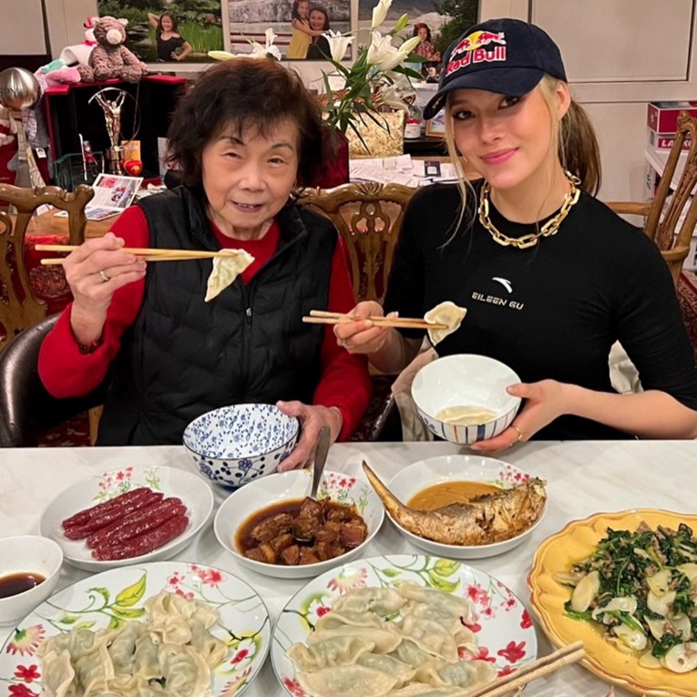 Skijašica osvojila zlato na ZOI pa saznala da joj je umrla baka: "Jako je teško"