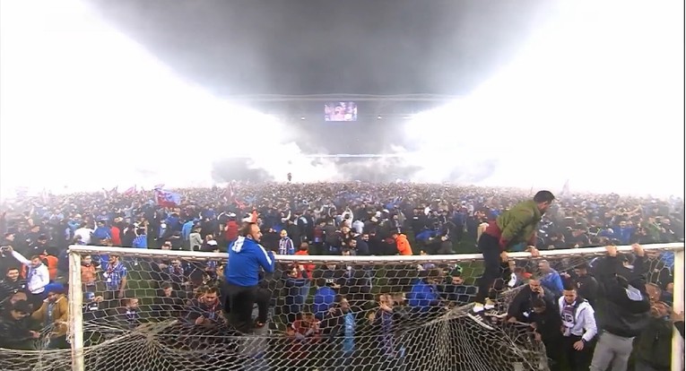 VIDEO Klub u Turskoj postao prvak nakon 38 godina. Navijači napravili kaos na terenu