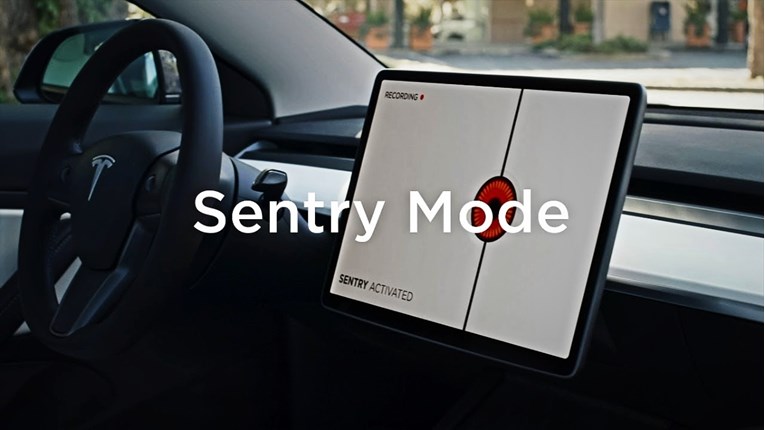 Musk: Aktivirali smo "stražarski način rada" u svim Teslama zbog vandala