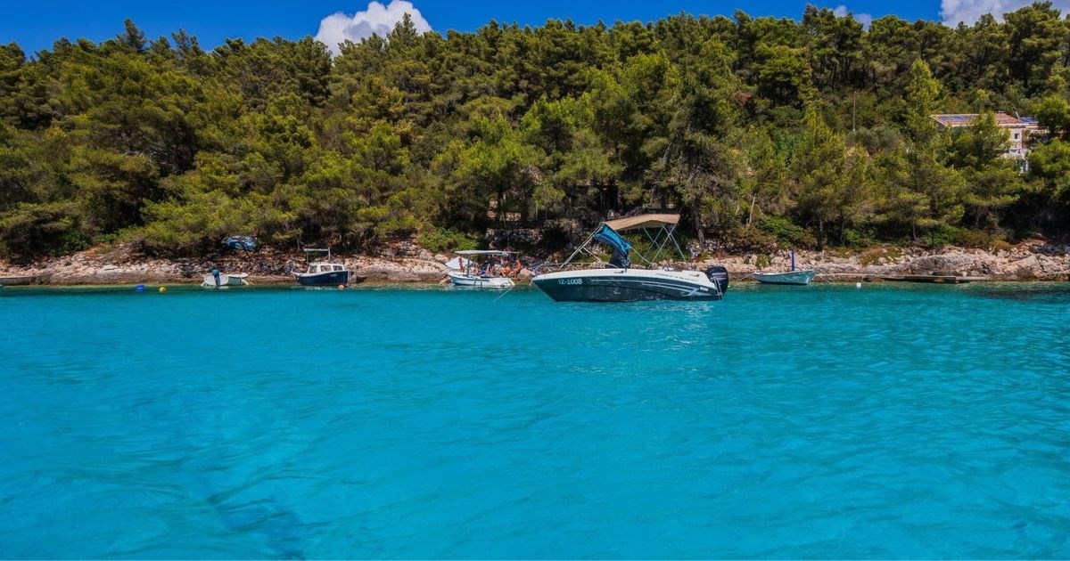 Bez gužvi i restorana: Uvala na Korčuli s kristalno čistim morem je hit na Instagramu