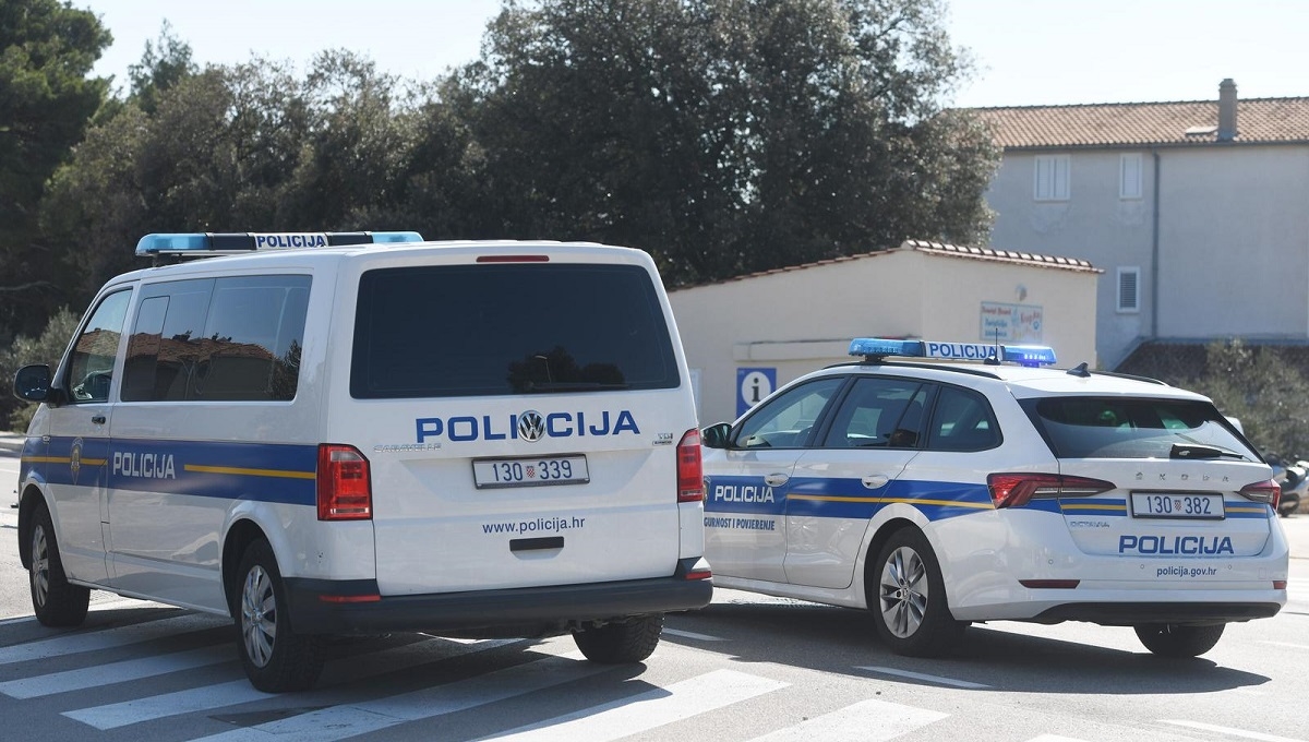 Policija traži očevice nesreće na Klisu, auti naletjeli na drvenu ploču