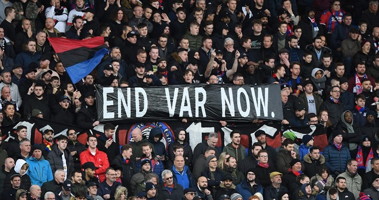 Posljednja nada protivnika VAR-a: Nova pravila su mijenjala nogomet, ali nisu opstala