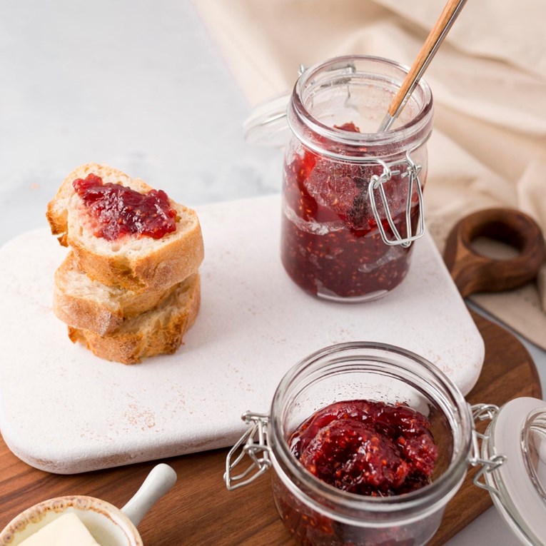 Ne bacajte staklenke: Znamo genijalne trikove za ostatke namaza u staklenkama