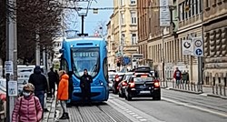 Sudarili se tramvaj i taksi u Zagrebu, a vozači se posvađali
