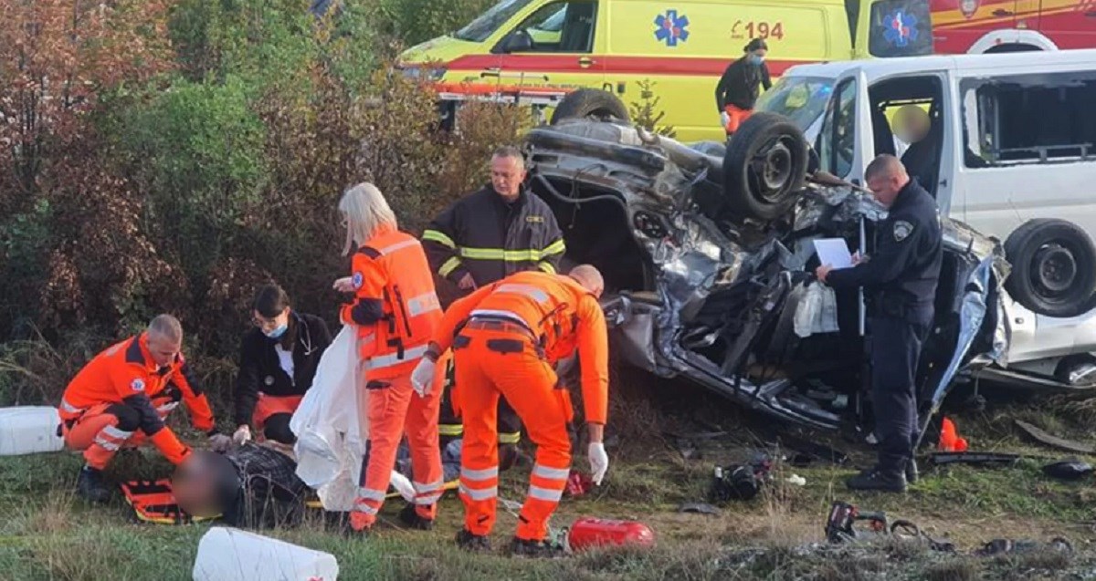 Teška nesreća kod Zadra. Poginuo muškarac, 10 ozlijeđenih, među njima 9 Filipinaca