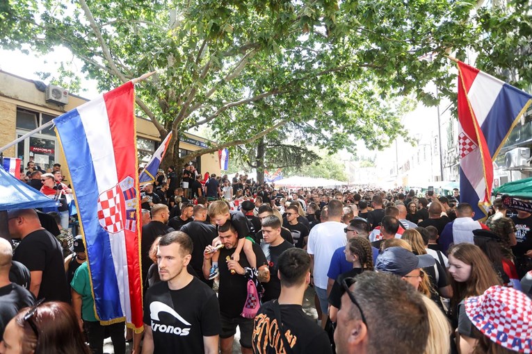 VIDEO U Sinju se ori Thompson, fanovi uglas pjevaju Anicu - Kninsku kraljicu