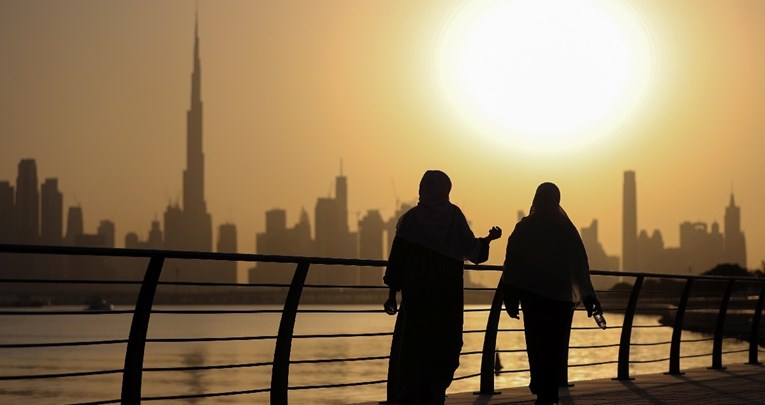 Skupina žena se slikala gola na balkonu u Dubaiju, uhićene su