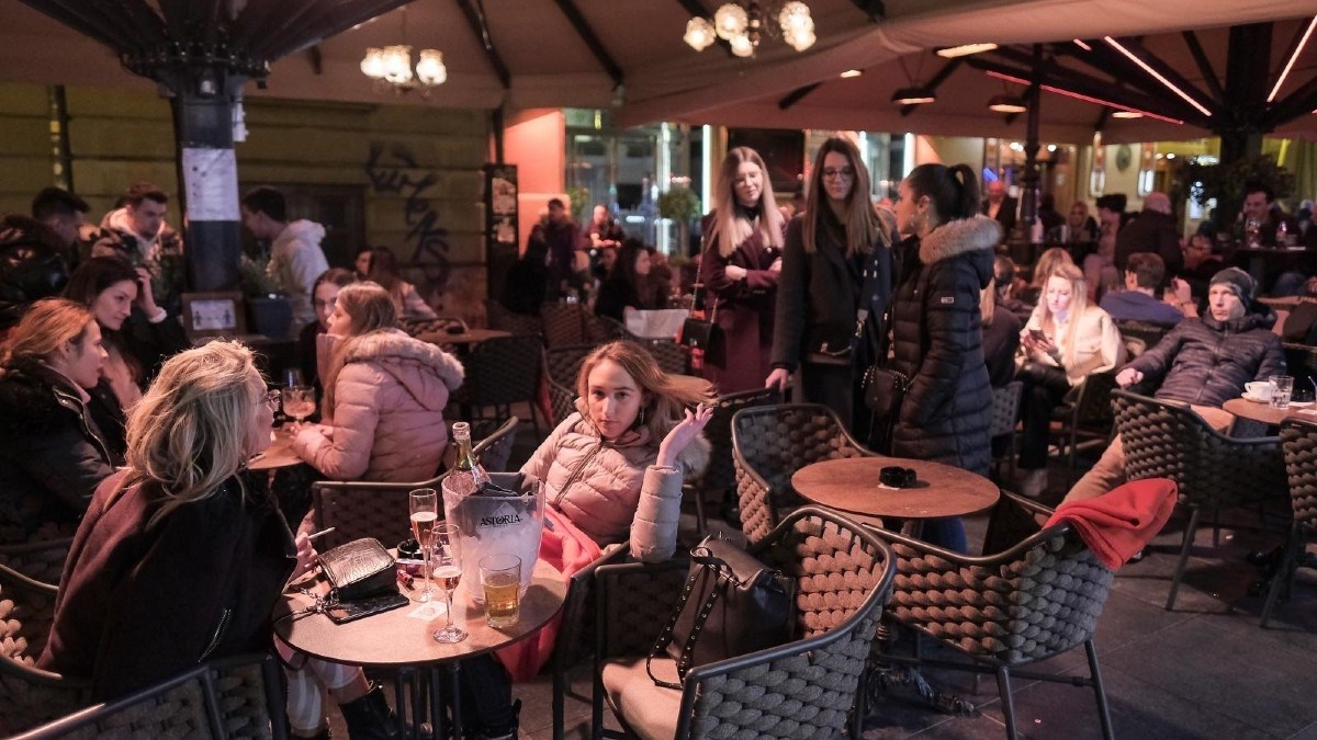 Pogledajte kako izgleda večernji život u Zagrebu otkad su otvorene terase kafića