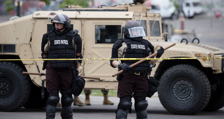 U Minneapolisu uveden policijski sat zbog nasilnih prosvjeda, garda je na ulicama