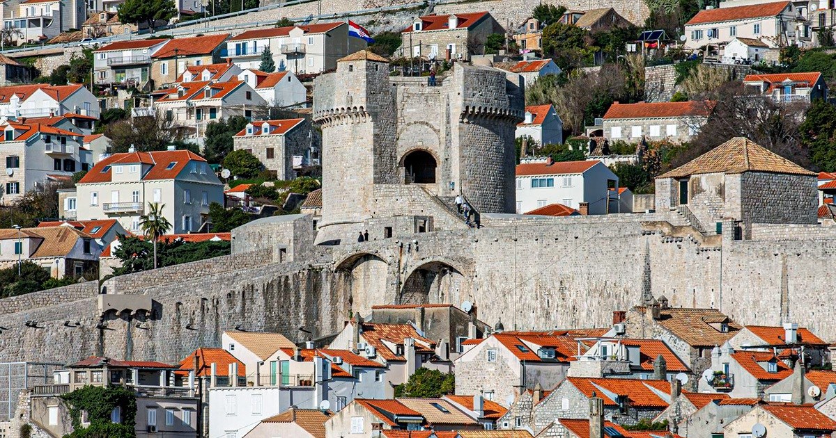 Dubrovačke zidine zarađuju milijune, sve vodi udruga. Odvjetnik ih prijavio USKOK-u