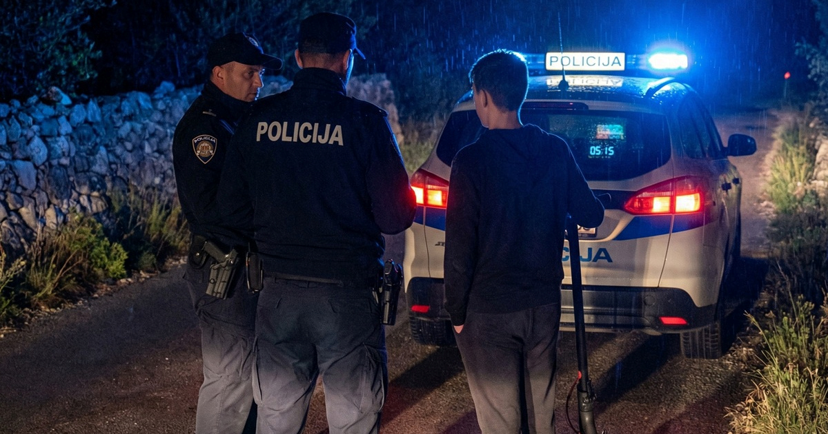 Maloljetnik na Korčuli pijan vozio romobil. Izmjerili mu 2.03 promila