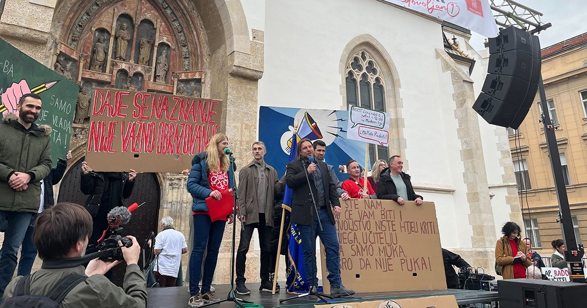 Veliki prosvjed profesora: "Naš računovođa malog ima, molim lijepo dignite ga svima"