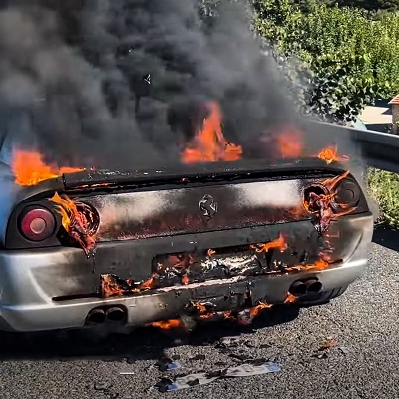 VIDEO Ferrari izgorio na testnoj vožnji s kupcem