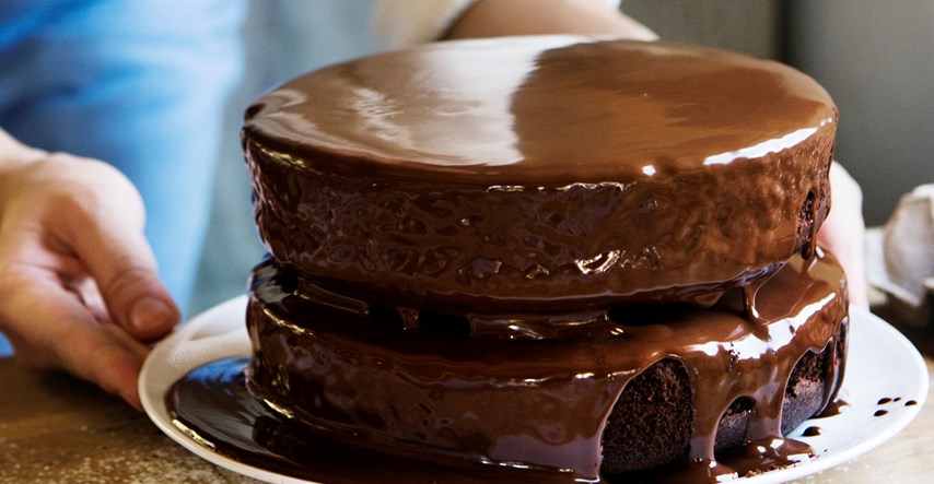 Odličan čokoladni kolač brzo je gotov, a trebat će vam samo tri sastojka
