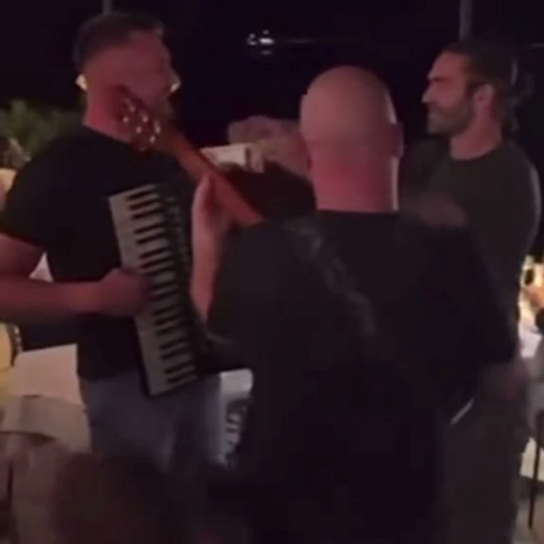 VIDEO Livaja eurima kitio svirače. Oni mu zasvirali posebnu pjesmu