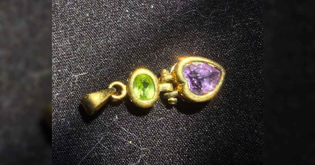 Izgubila zlatni privjesak prije 10 godina, nije mogla vjerovati gdje ga je pronašla