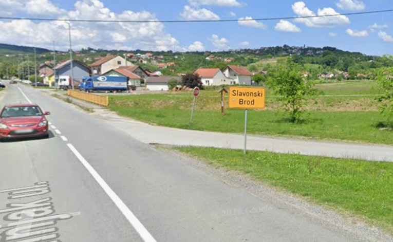 Muškarci se posvađali na benzinskoj u Slavonskom Brodu. Jedan drugog izbo nožem