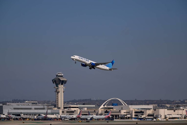 Rat diže cijene goriva i karata. Aviokompanije razmišljaju o prizemljenju