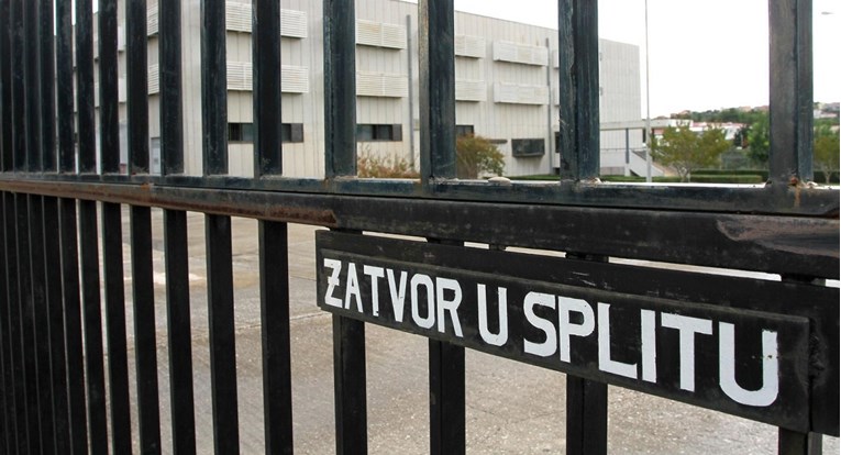 U Splitu pala banda koja je preko čuvara unosila mobitele i steroide u zatvor