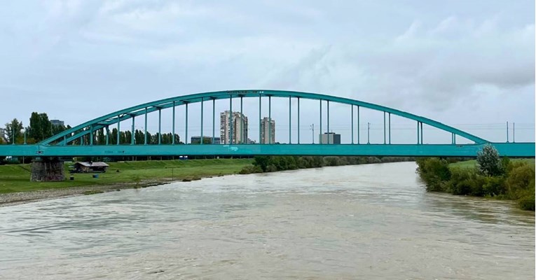 Sava se u Zagrebu jučer izlila iz korita. Danas se vratila, pogledajte fotografije