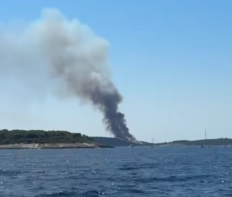 VIDEO Izbio požar na najvećem od Paklenih otoka