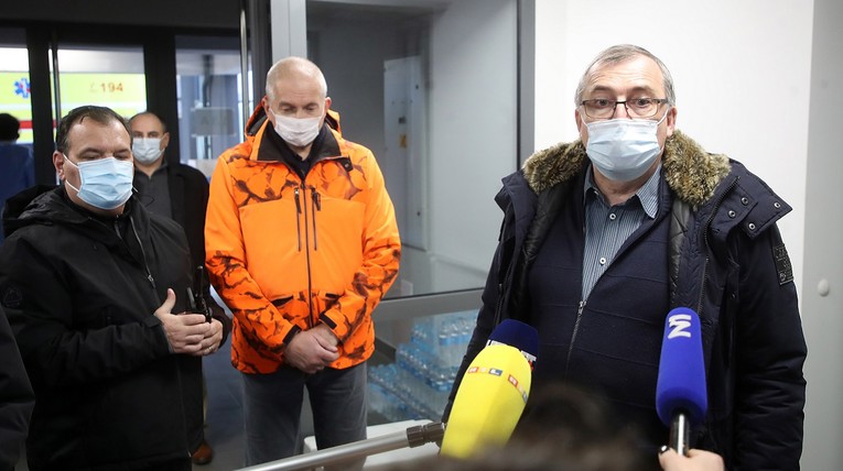 Beroš i Capak došli u vojarnu u Petrinji gdje traje cijepljenje protiv korone