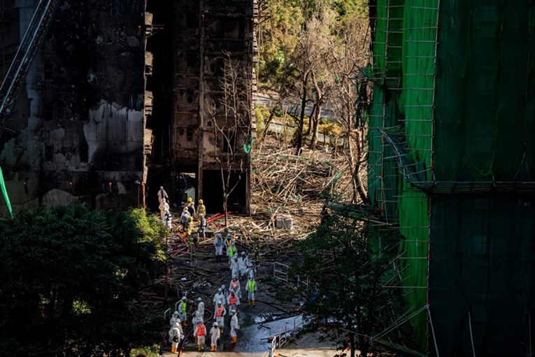 Jako skočio broj mrtvih u velikom požaru nebodera u Hong Kongu