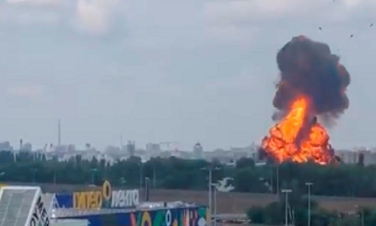 VIDEO Helikopter gađa skladište nafte u Voronježu