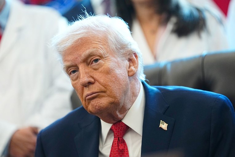 Trump zamrznuo 10 milijardi dolara za pomoć djeci i obiteljima u 5 saveznih država