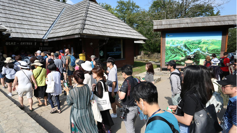 Hakerski napad na Plitvice, nastao kaos. Odbijaju kartice, trgovine zatvorene...