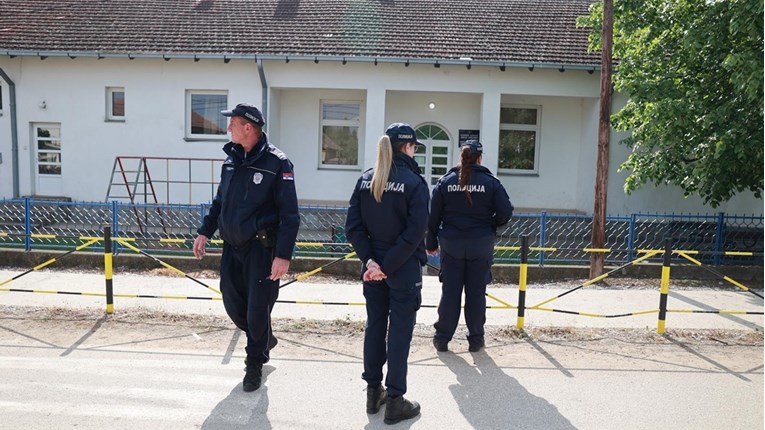 Policija u Srbiji identificirala par osoba koje dojavljuju o bombama u školama