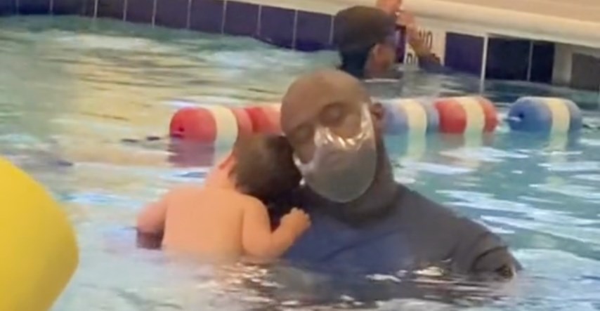 Devetomjesečna beba i instruktor plivanja postali su nerazdvojni prijatelji