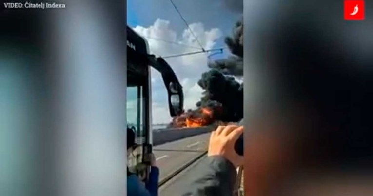 VIDEO Zapalio se autobus nasred mosta koji povezuje Veneciju i Mestre