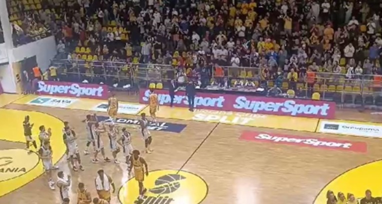 Pogledajte kako su navijači Splita aplaudirali igračima Partizana, a ovi im uzvratili