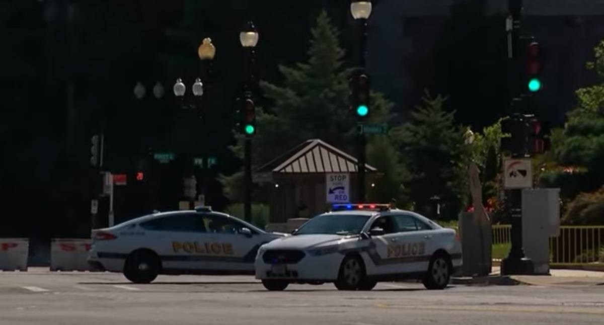 Muškarac koji je prijetio bombom kod Kongresa predao se vlastima